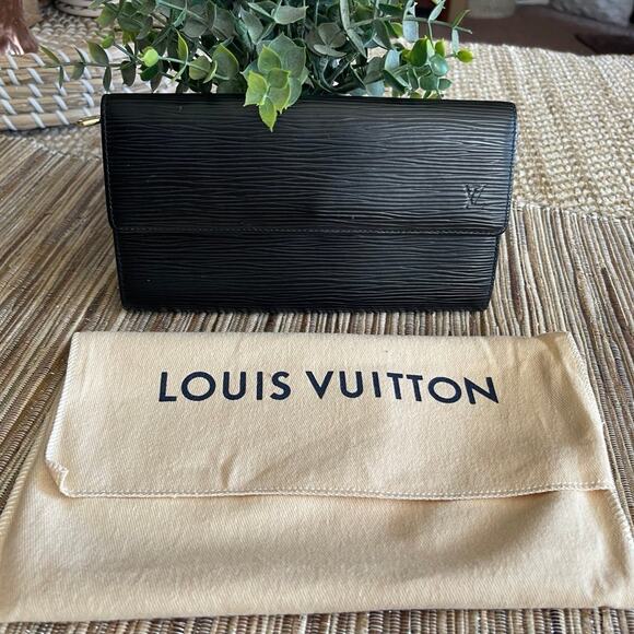 Louis Vuitton vintage epi leather black sarah wallet